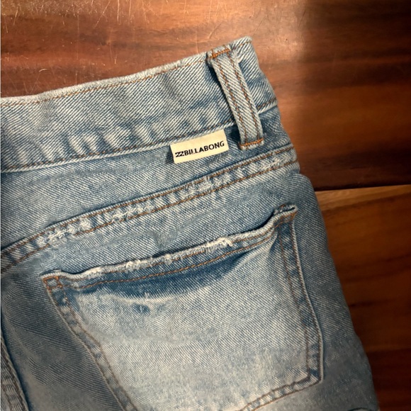 Billabong Distressed Denim Cutoff Shorts Light Wash (0789) - Picture 2 of 7